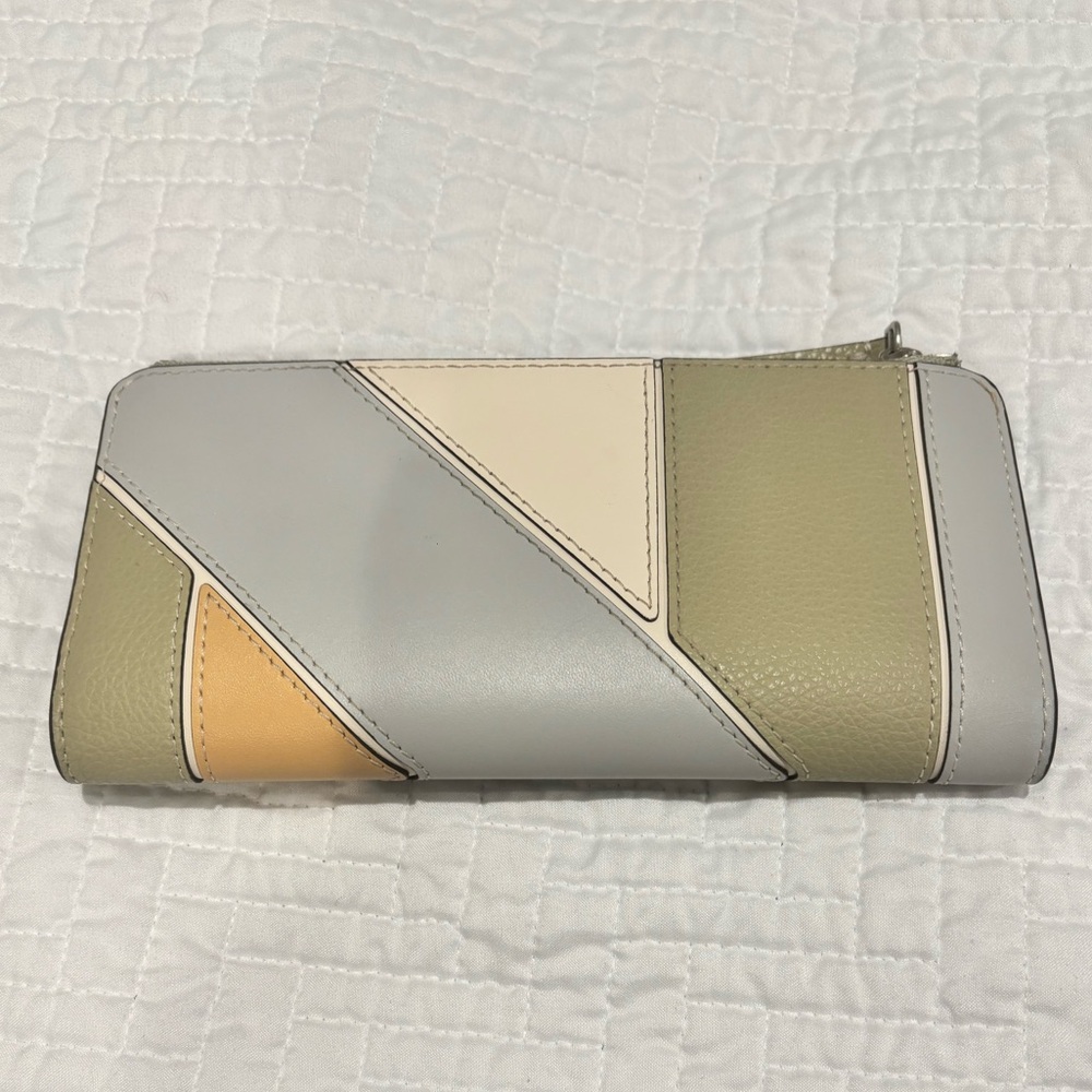 Tory Burch Robinson Patchwork Wallet - Picture 2 of 3